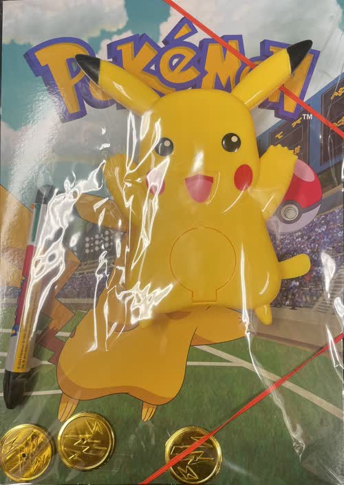 Pikachu-sett: Penn med 6 farger, Pikachu-mappe og Pikachu-leke