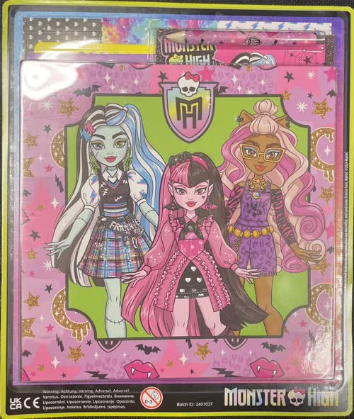 Med gaveboks og armbånd, blyant og blokk